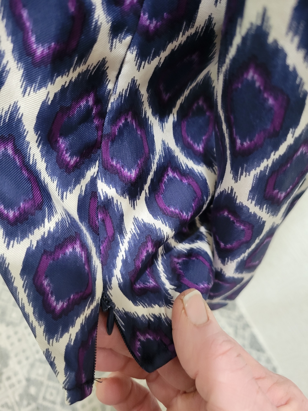 Elizabeth McKay Navy & Purple lkat Ruffle Collar Silk Blouse Sz 8, Quiet Luxury - Picture 6 of 11